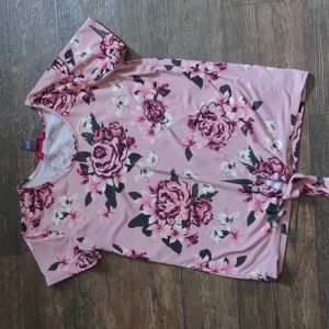 SOLD Medium pink floral short sleeve shirt
